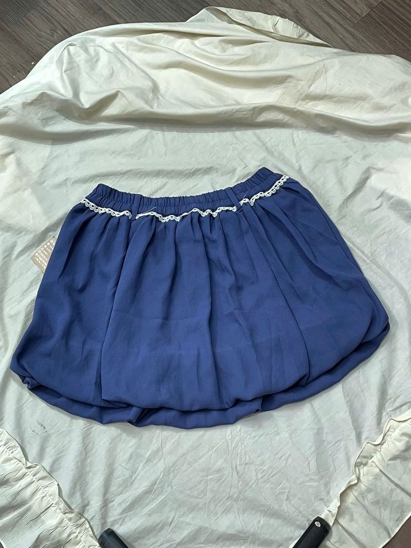 Chân váy trơn màu navy bồng gấu tròn viền ren